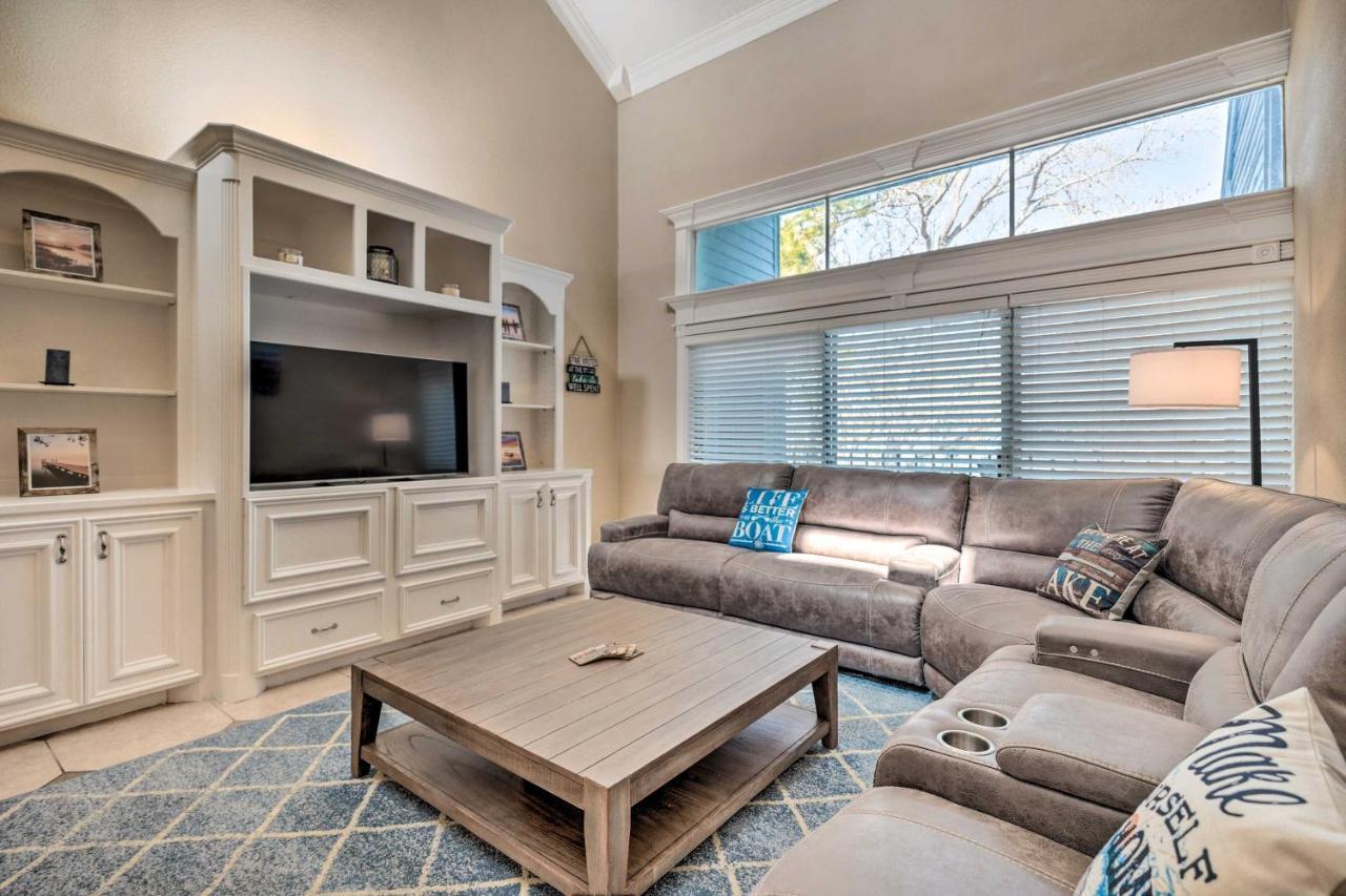 Idyllic Montgomery Condo With Pool And Lake View! Εξωτερικό φωτογραφία