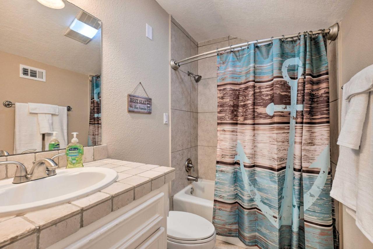 Idyllic Montgomery Condo With Pool And Lake View! Εξωτερικό φωτογραφία