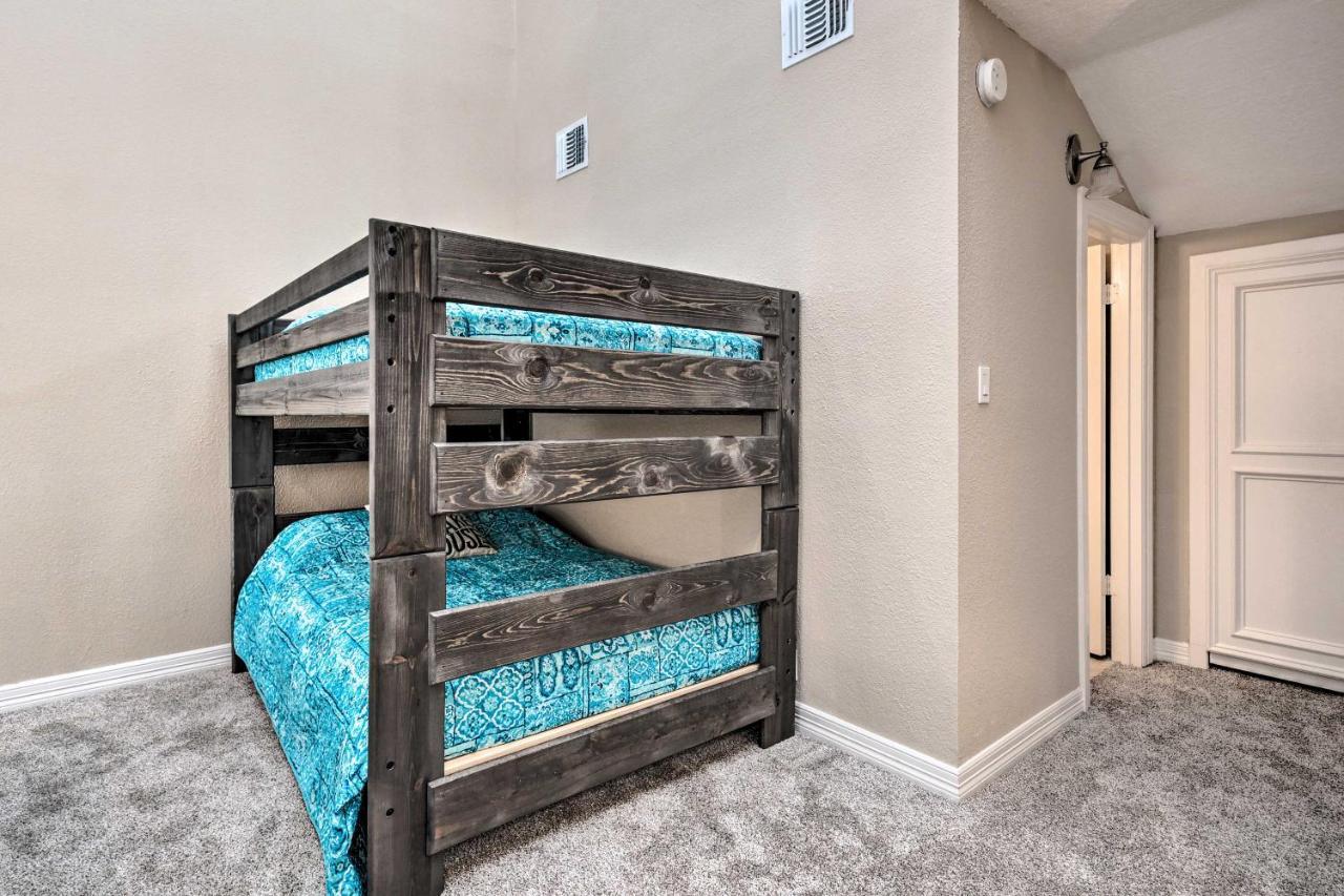 Idyllic Montgomery Condo With Pool And Lake View! Εξωτερικό φωτογραφία