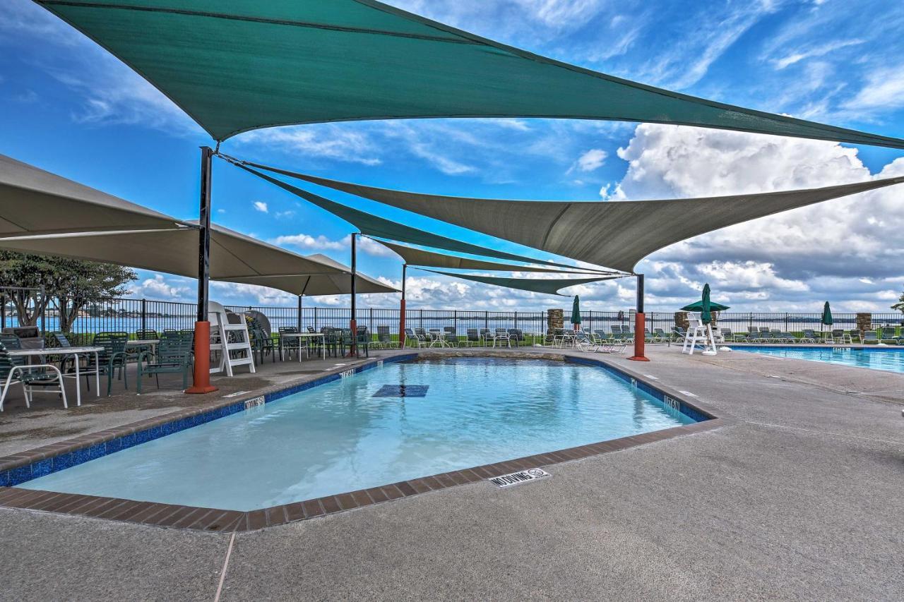 Idyllic Montgomery Condo With Pool And Lake View! Εξωτερικό φωτογραφία
