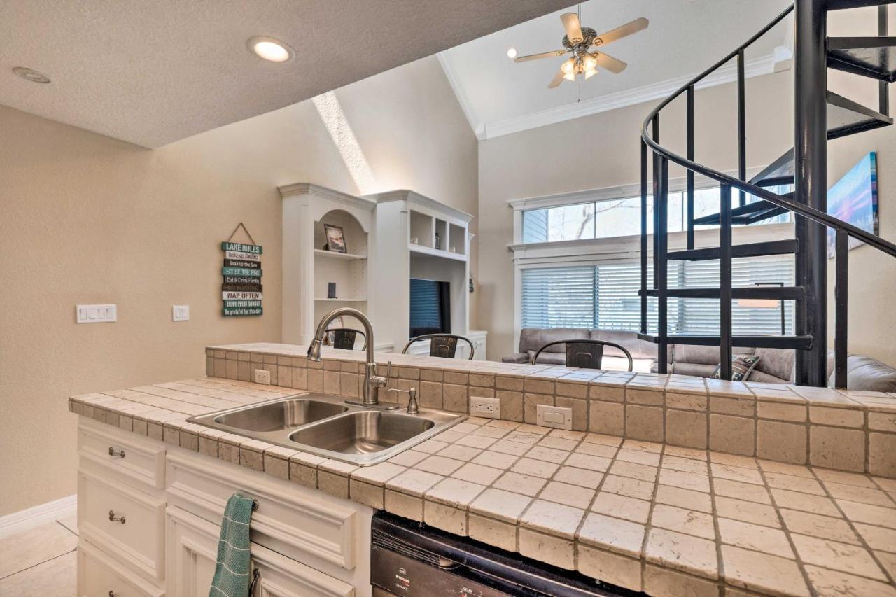 Idyllic Montgomery Condo With Pool And Lake View! Εξωτερικό φωτογραφία