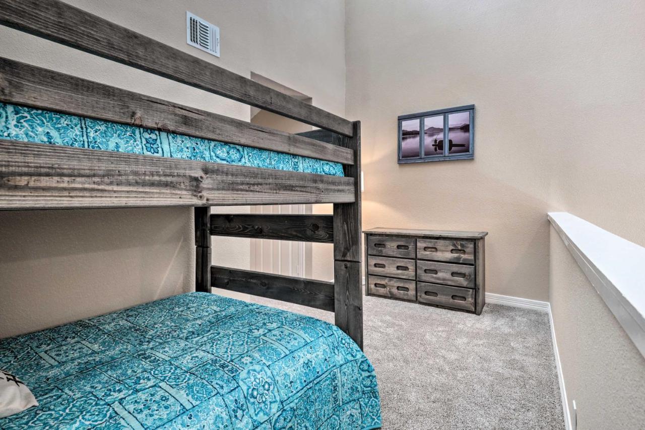 Idyllic Montgomery Condo With Pool And Lake View! Εξωτερικό φωτογραφία