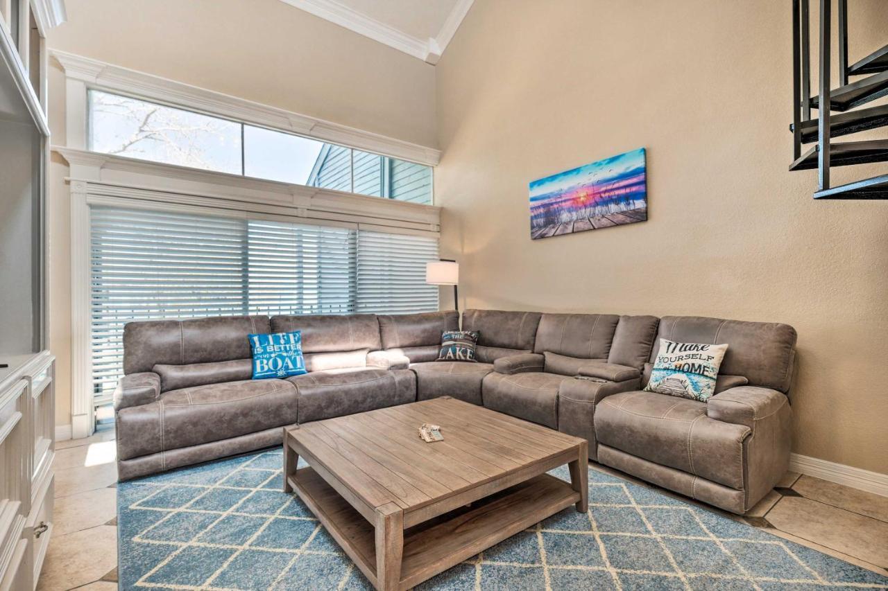 Idyllic Montgomery Condo With Pool And Lake View! Εξωτερικό φωτογραφία