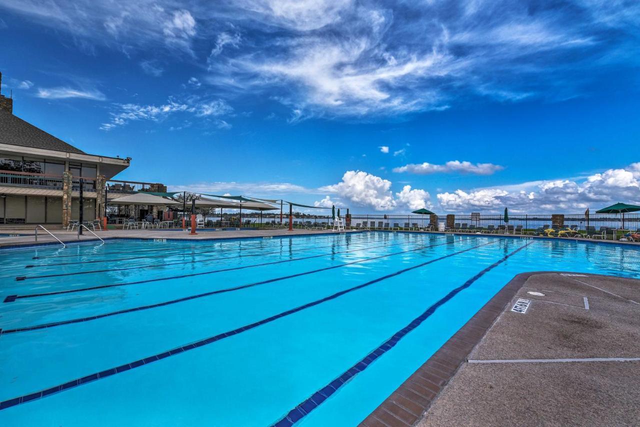 Idyllic Montgomery Condo With Pool And Lake View! Εξωτερικό φωτογραφία