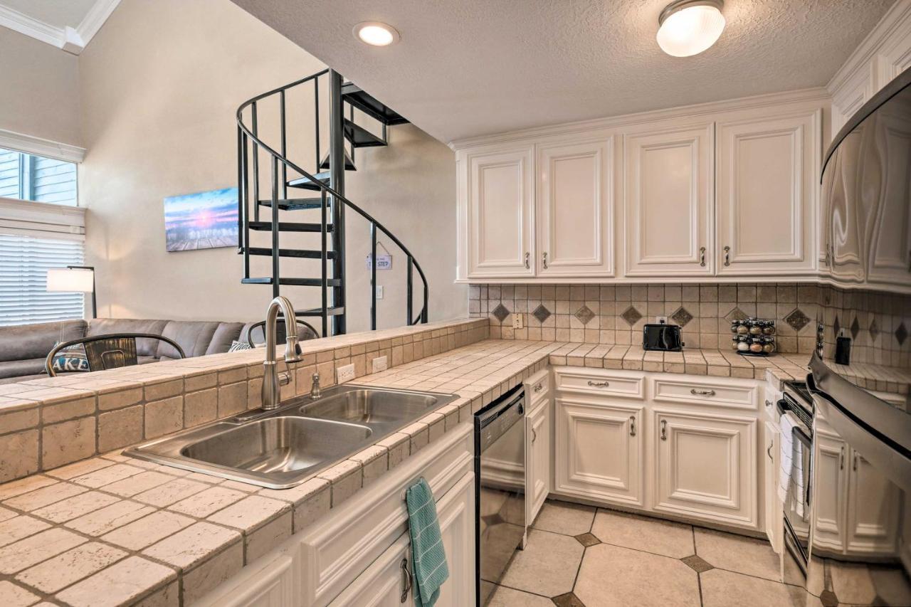 Idyllic Montgomery Condo With Pool And Lake View! Εξωτερικό φωτογραφία